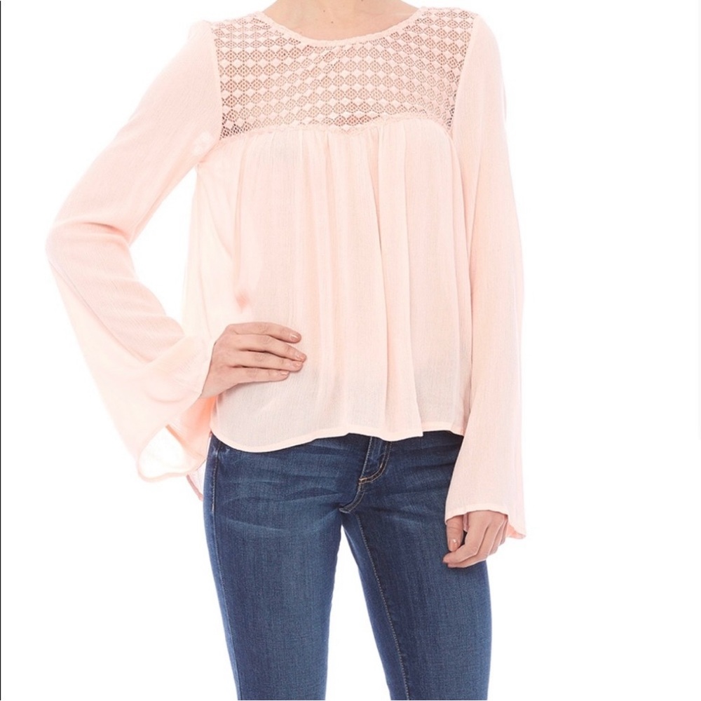 *Fashion on Earth Pale Peach Lace Women's Top - Size Medium